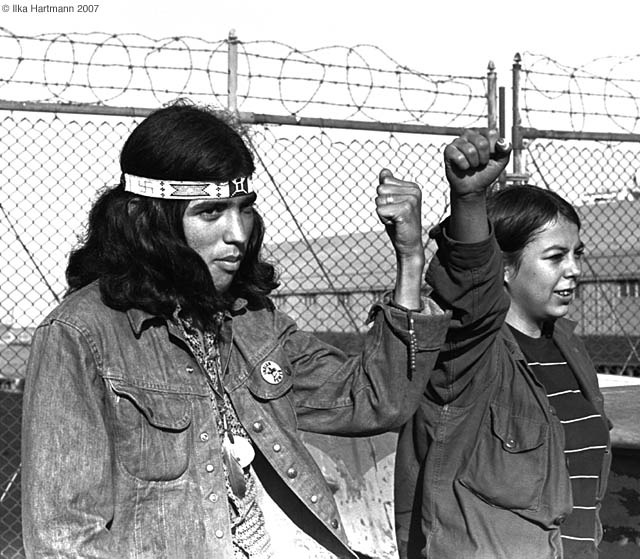 01_alcatraz_occupiers_1971.jpg