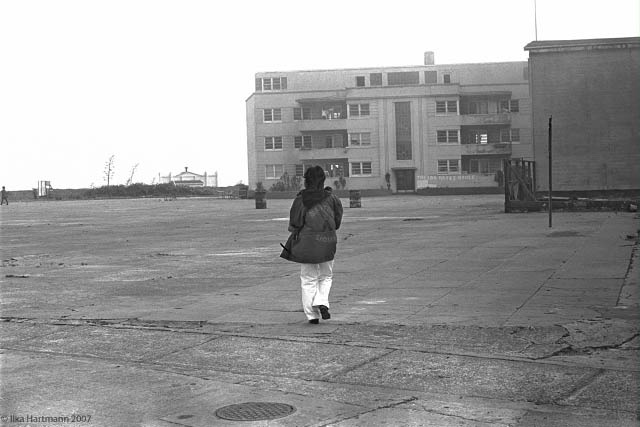 22_alcatraz_sioux_woman_walking.jpg